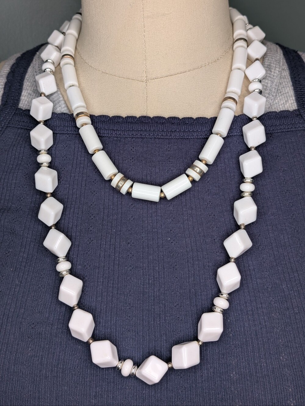 White Lightweight Plastic Geometric Beaded Necklace Set Cube Barrel Strand